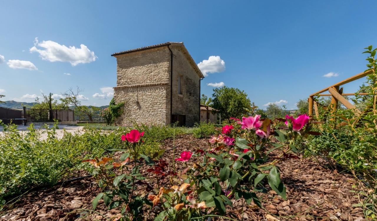 I Casali Di Villa Benveduti Gubbio Exterior foto
